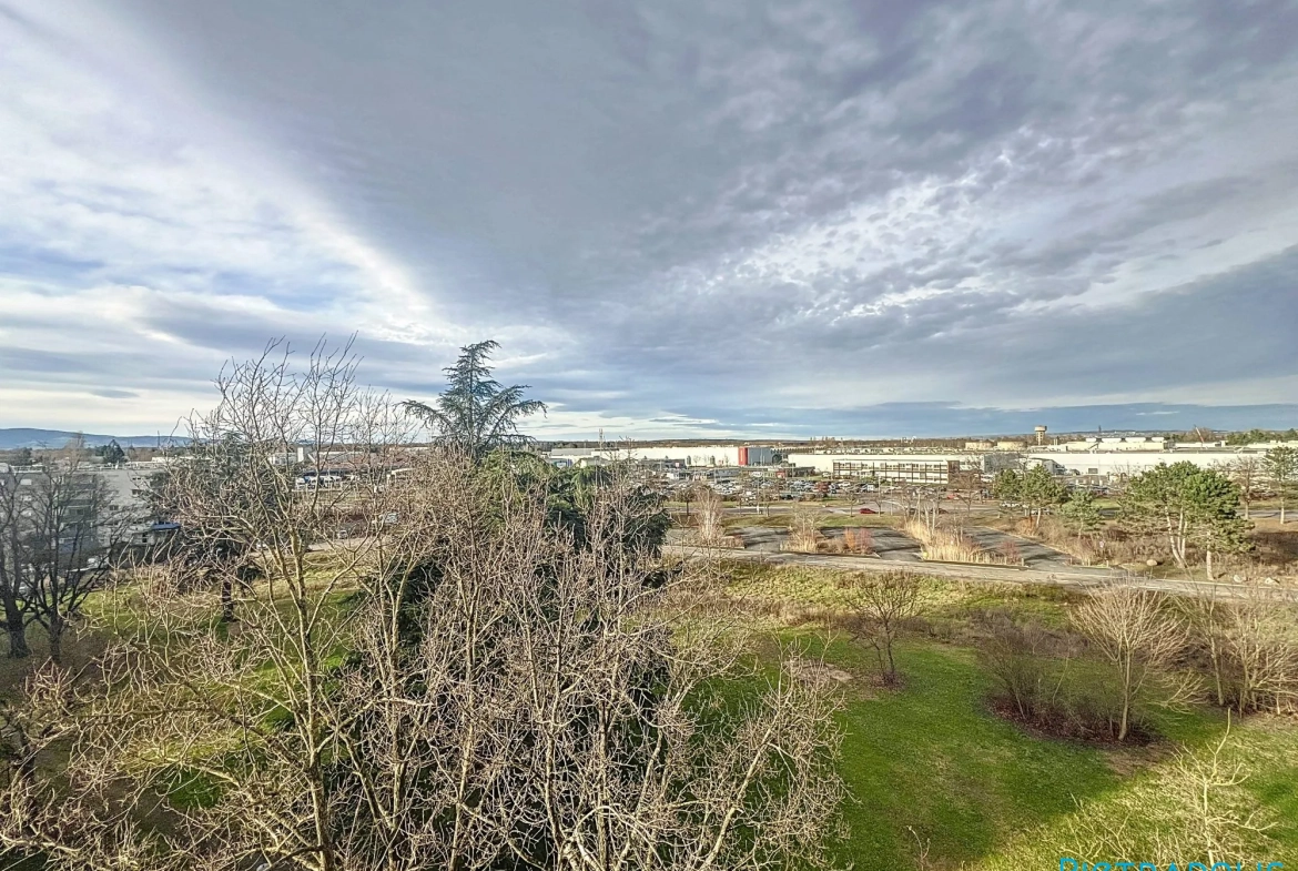 Appartement lumineux de 77 m² avec 2 loggias à Roanne – Quartier calme 