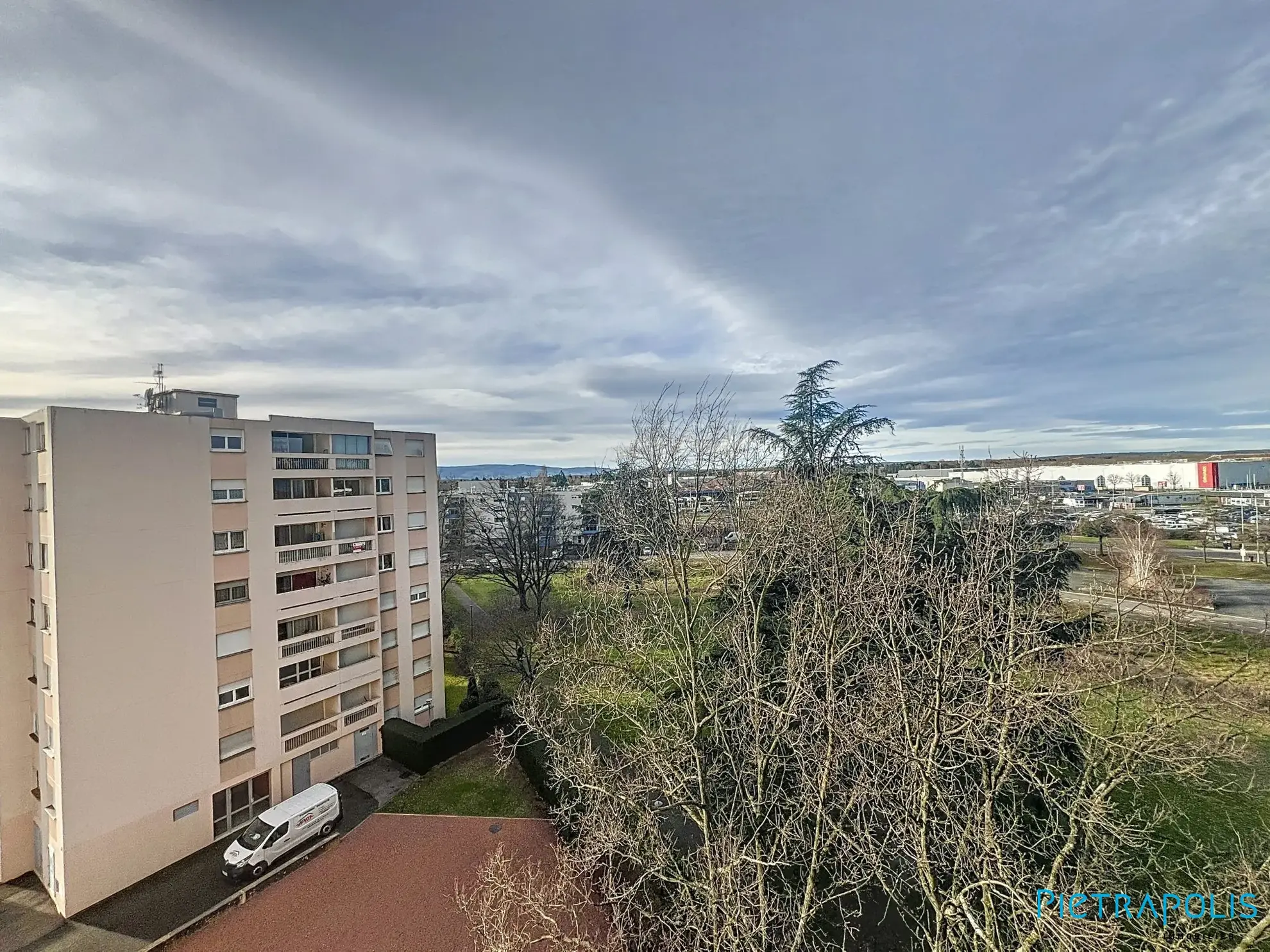 Appartement lumineux de 77 m² avec 2 loggias à Roanne – Quartier calme 
