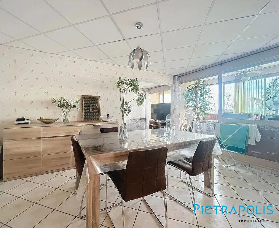 Appartement lumineux de 77 m² avec 2 loggias à Roanne – Quartier calme 