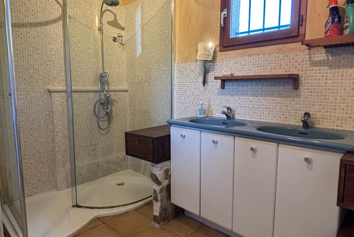 Maison à vendre avec vue spectaculaire dans la Montagne Noire près de Carcassonne 