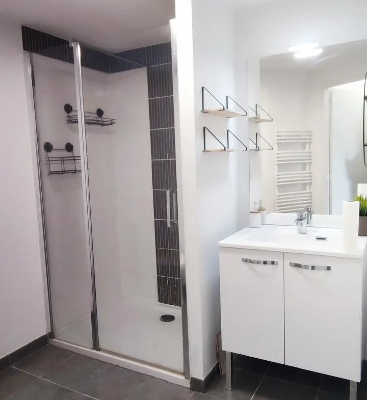 Appartement T2 de 42 m² avec terrasse et parking à Mérignac 