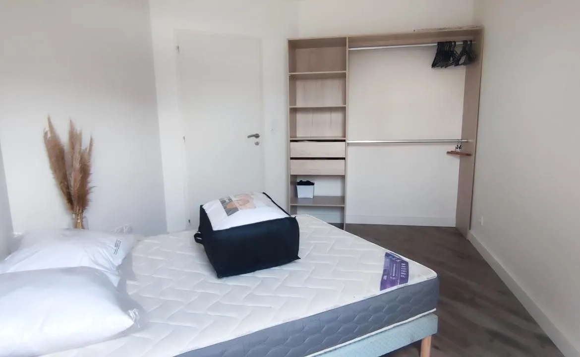 Appartement T2 de 42 m² avec terrasse et parking à Mérignac 