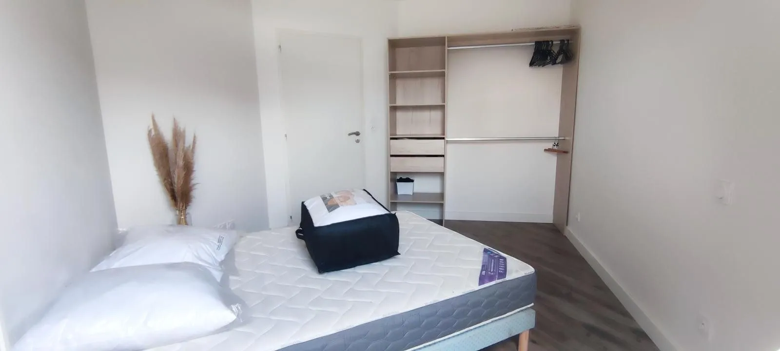 Appartement T2 de 42 m² avec terrasse et parking à Mérignac 