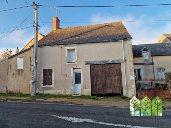 Maison avec 3 chambres, garage et cour à Châteaumeillant dans le Cher