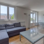 Appartement 3 chambres rénové à Grenoble avec balcon et parking privé