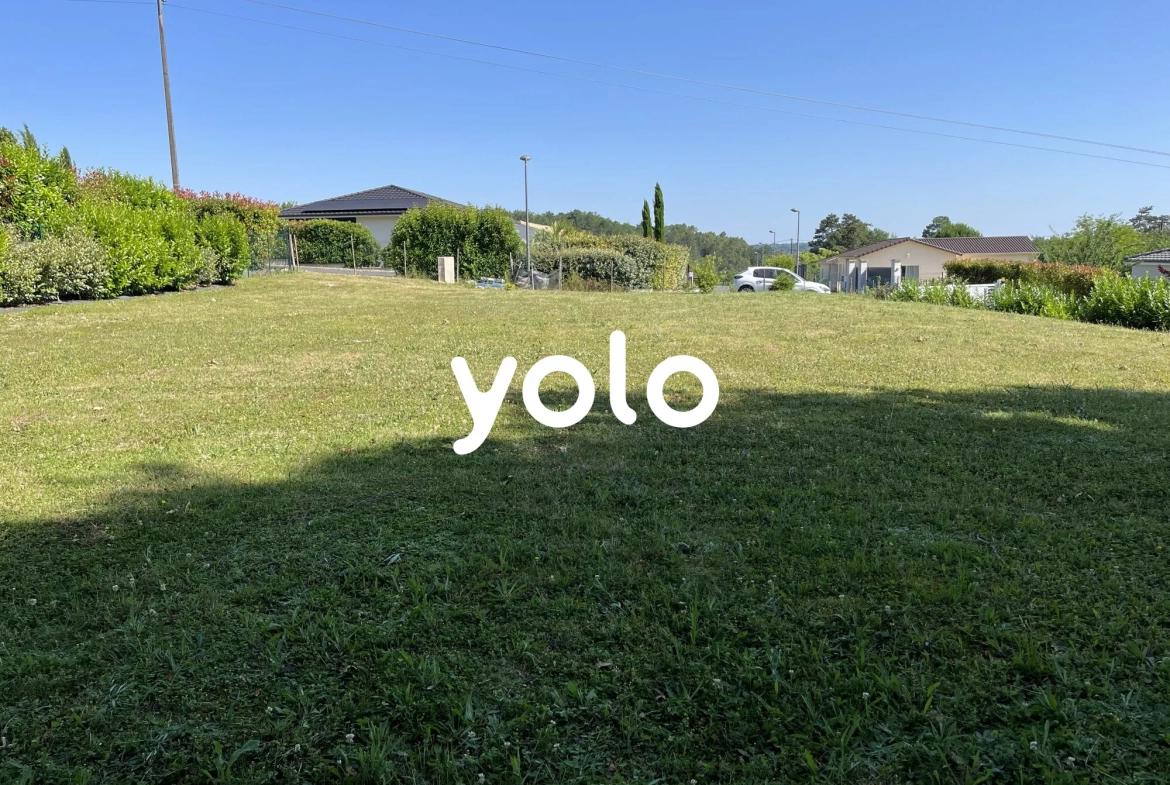 Terrain à vendre à Bassillac et Auberoche, 926 m², environnement calme et verdoyant à proximité de Périgueux 