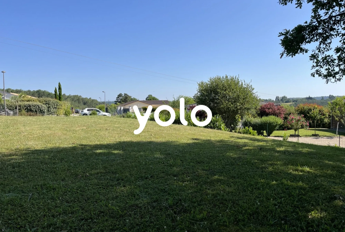 Terrain à vendre à Bassillac et Auberoche, 926 m², environnement calme et verdoyant à proximité de Périgueux 
