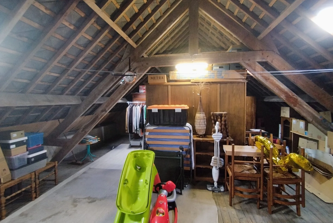Charmante maison de ville à Friville-Escarbotin avec garage, jardin et potentiel de rénovation 