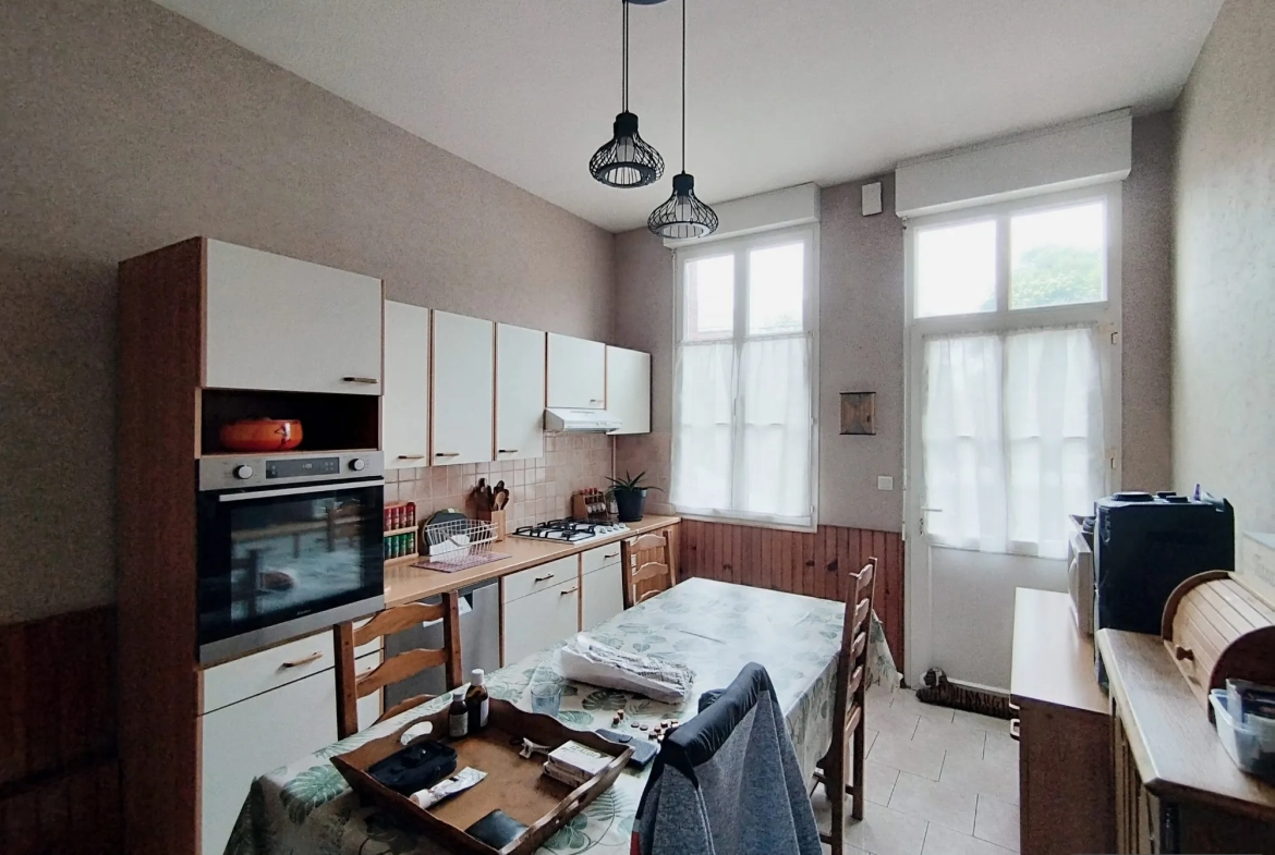 Charmante maison de ville à Friville-Escarbotin avec garage, jardin et potentiel de rénovation 