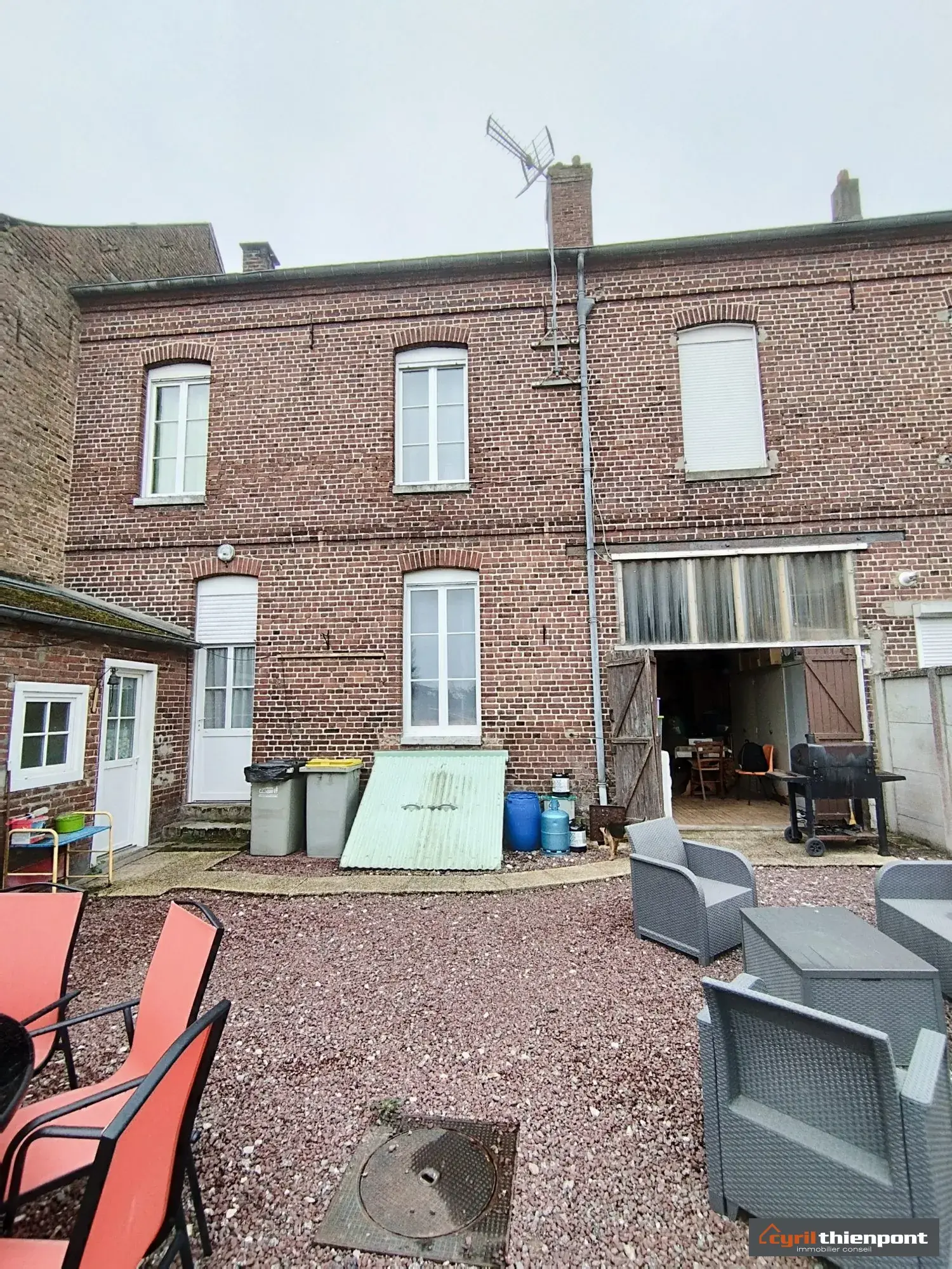 Charmante maison de ville à Friville-Escarbotin avec garage, jardin et potentiel de rénovation 