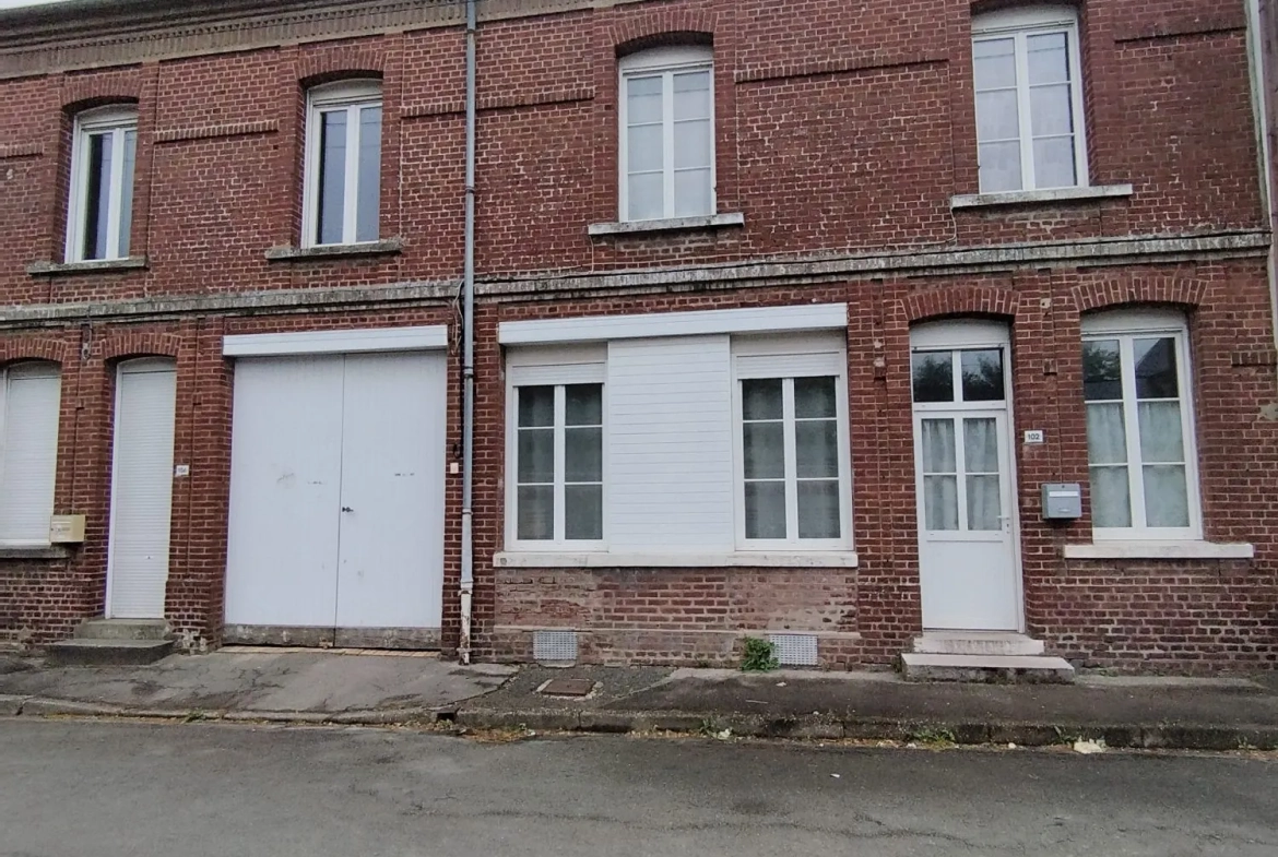 Charmante maison de ville à Friville-Escarbotin avec garage, jardin et potentiel de rénovation 