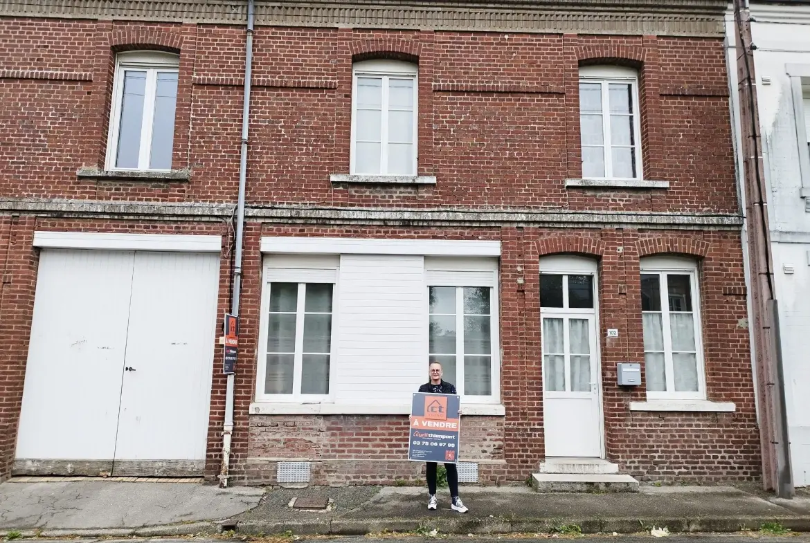 Charmante maison de ville à Friville-Escarbotin avec garage, jardin et potentiel de rénovation 