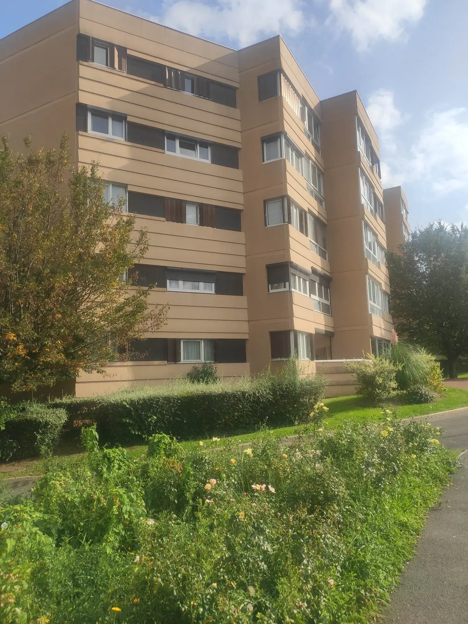 Appartement 2 pièces à rénover à Champs-sur-Marne - Opportunité à saisir 
