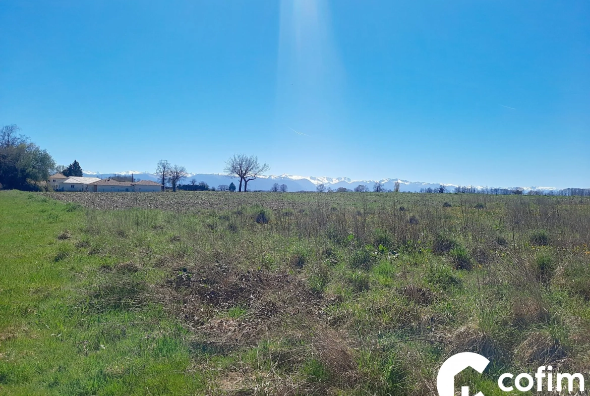 Terrain constructible de 1487 m² à Luquet, vue Pyrénées, proche commodités 