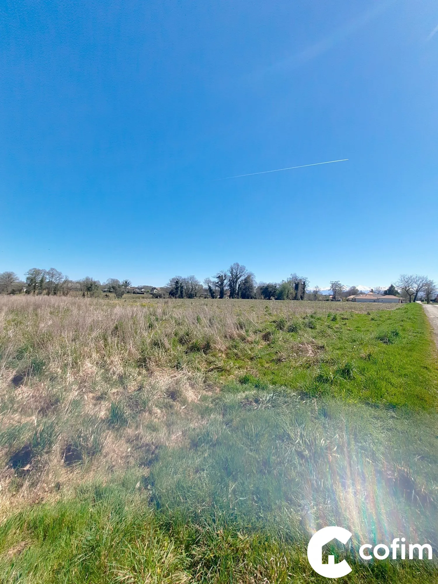 Terrain constructible de 1487 m² à Luquet, vue Pyrénées, proche commodités 