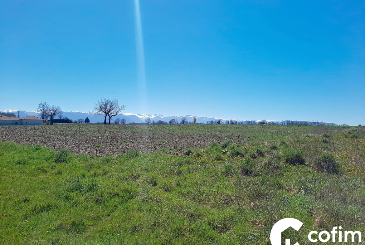 Terrain constructible de 1487 m² à Luquet, vue Pyrénées, proche commodités 