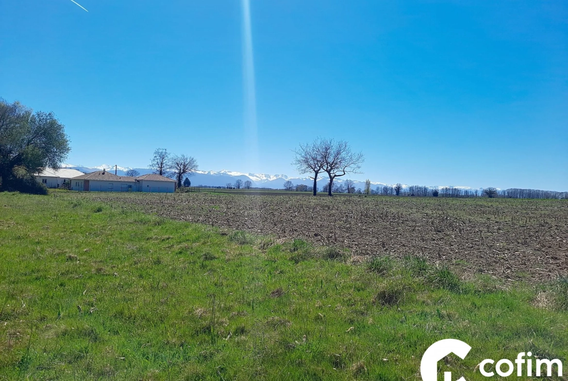 Terrain constructible de 1487 m² à Luquet, vue Pyrénées, proche commodités 