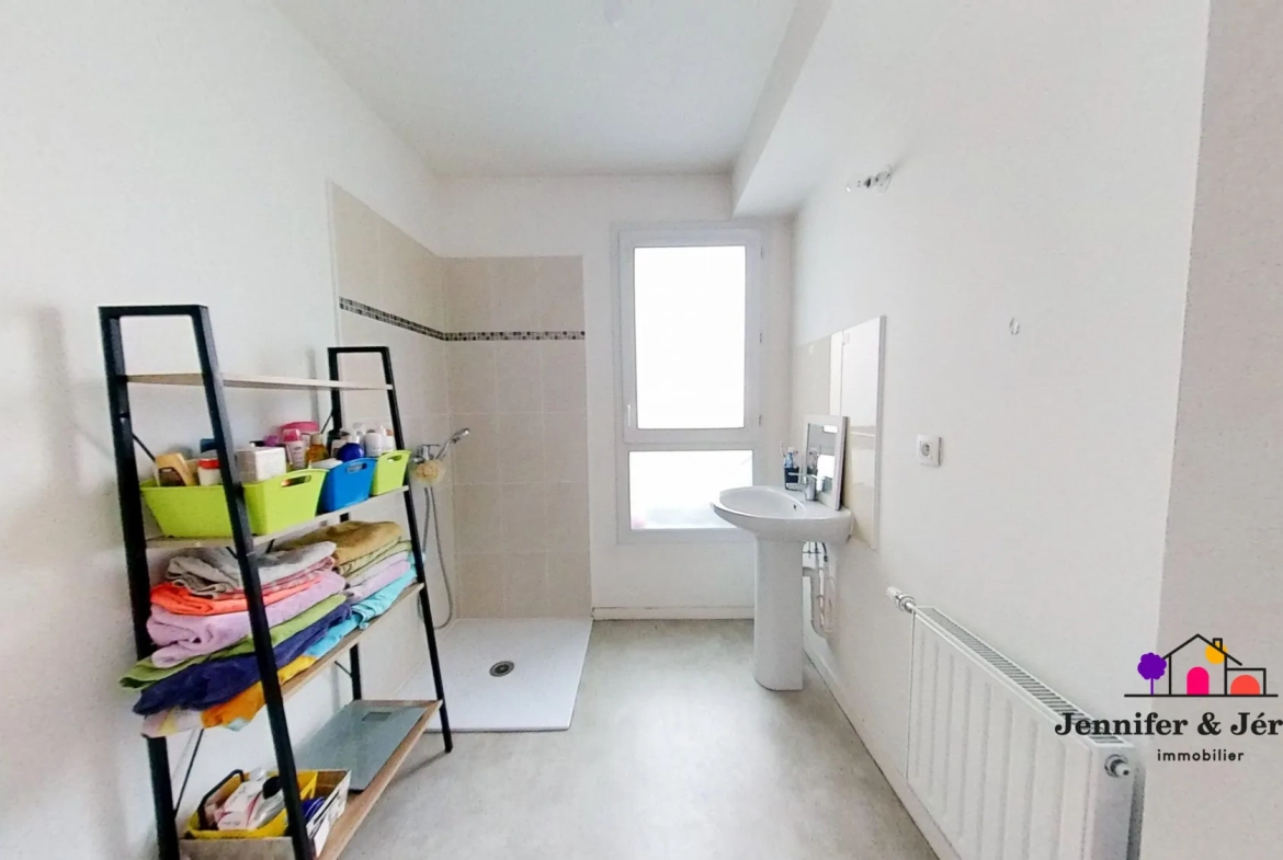 Appartement T2 avec terrasse, parking à Stains – Quartier Le Château de la Motte 