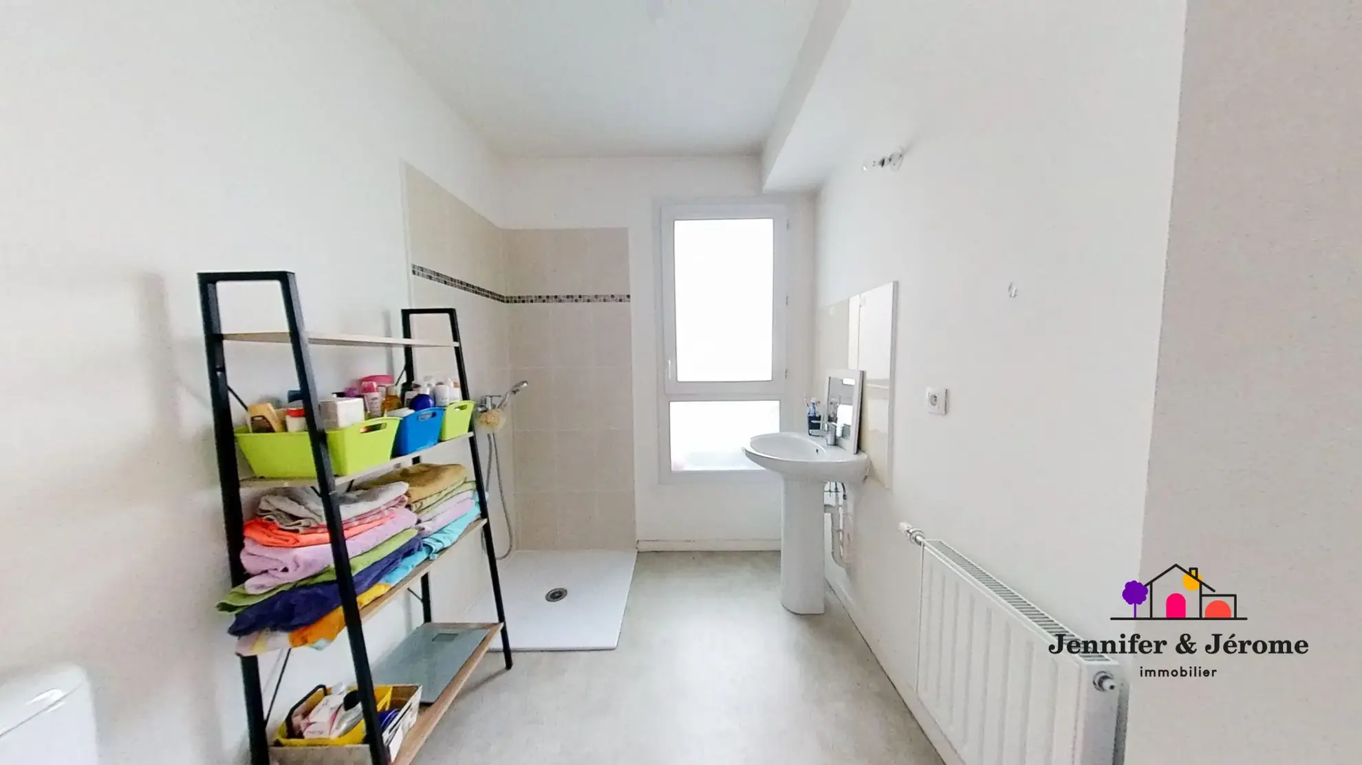 Appartement T2 avec terrasse, parking à Stains – Quartier Le Château de la Motte 