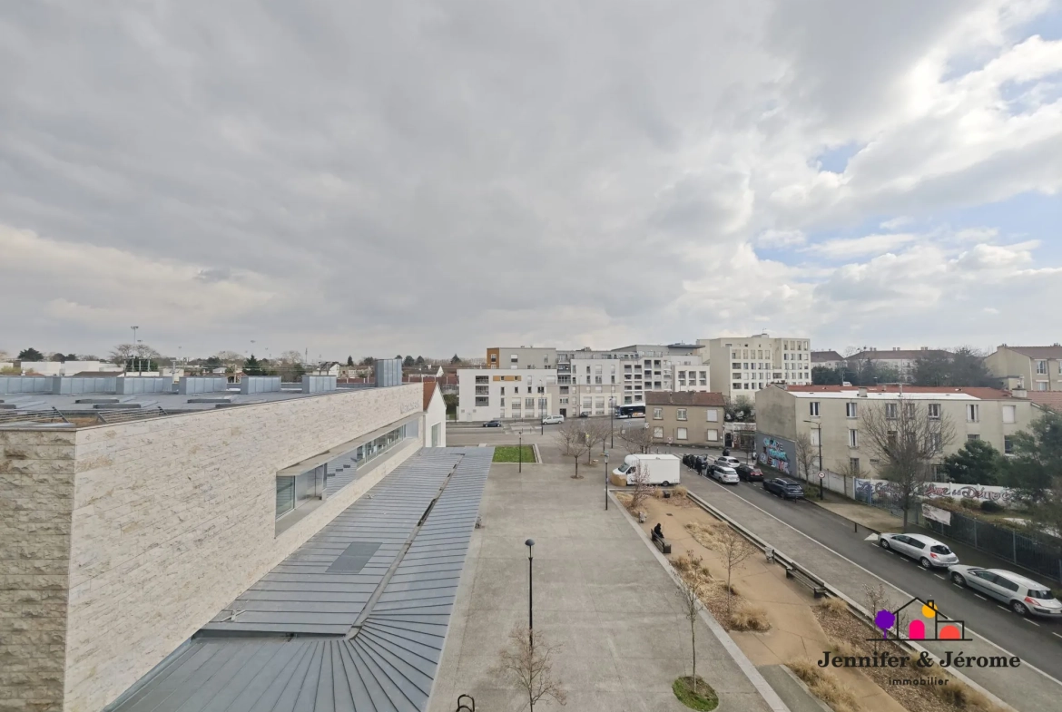 Appartement T2 avec terrasse, parking à Stains – Quartier Le Château de la Motte 