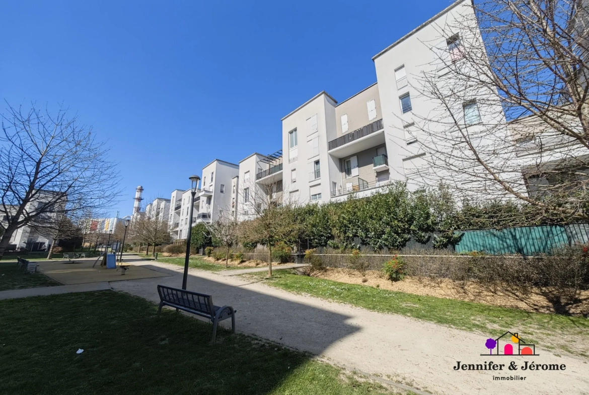 Appartement T2 avec terrasse, parking à Stains – Quartier Le Château de la Motte 