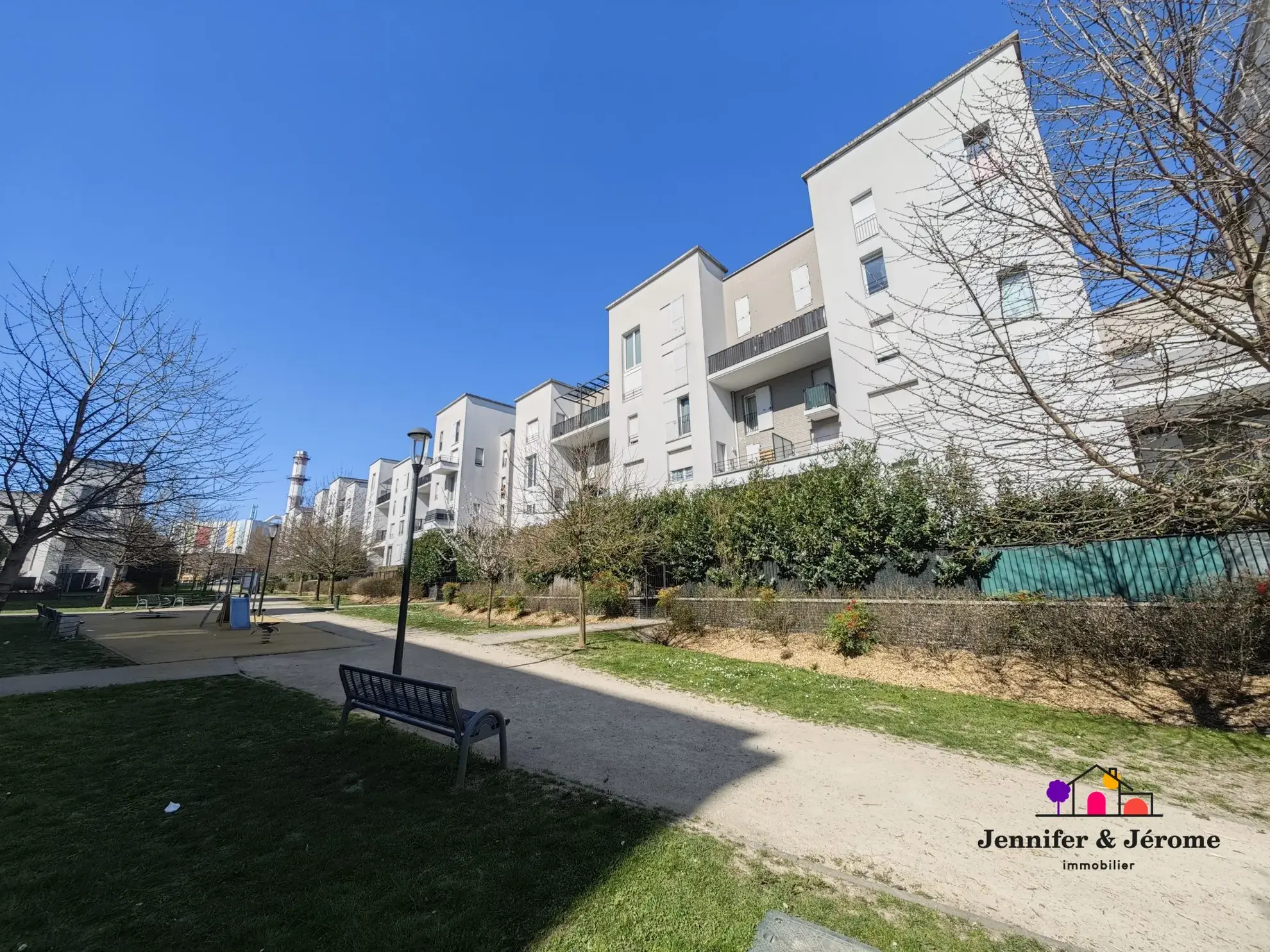 Appartement T2 avec terrasse, parking à Stains – Quartier Le Château de la Motte 