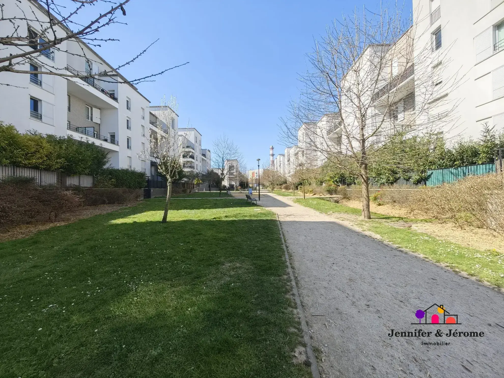 Appartement T2 avec terrasse, parking à Stains – Quartier Le Château de la Motte 