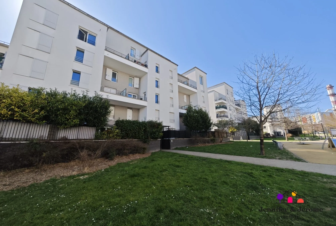 Appartement T2 avec terrasse, parking à Stains – Quartier Le Château de la Motte 