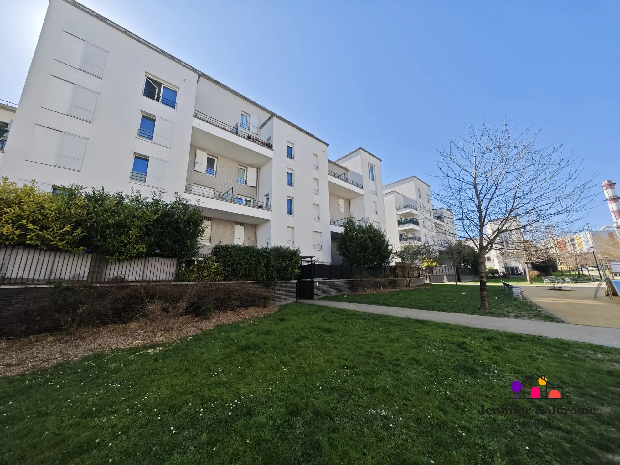 Appartement T2 avec terrasse, parking à Stains – Quartier Le Château de la Motte 