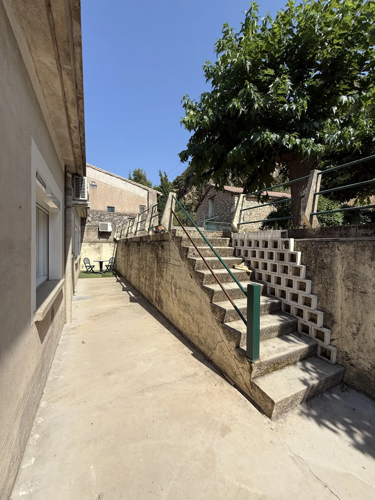 Maison de 147 m² avec grand garage et jardin en vente à Clermont l'Hérault 