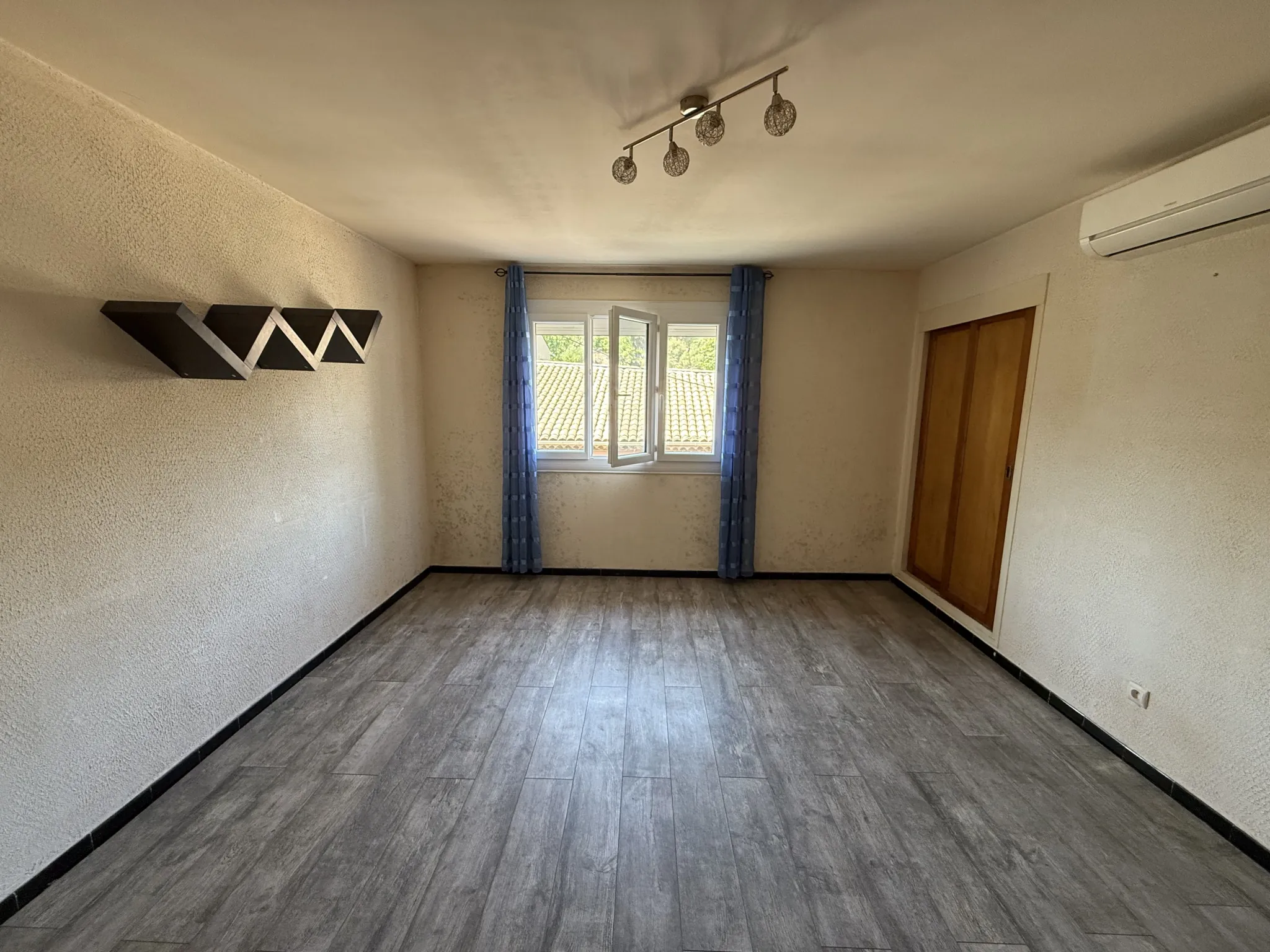 Maison de 147 m² avec grand garage et jardin en vente à Clermont l'Hérault 