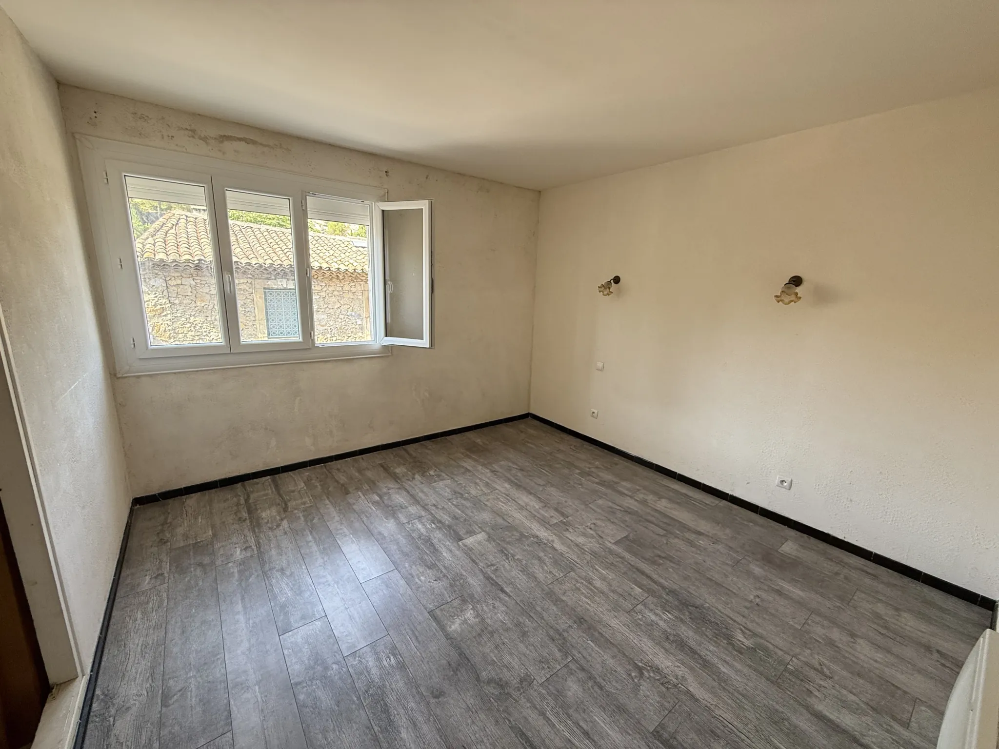 Maison de 147 m² avec grand garage et jardin en vente à Clermont l'Hérault 