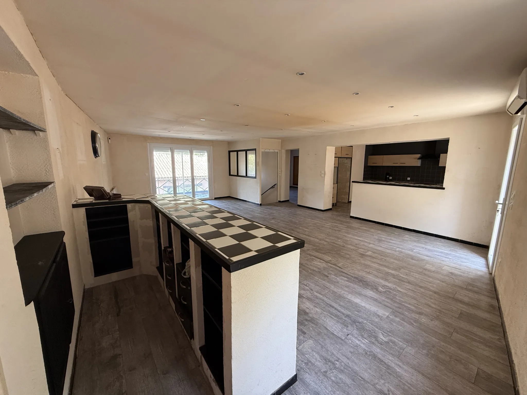 Maison de 147 m² avec grand garage et jardin en vente à Clermont l'Hérault 