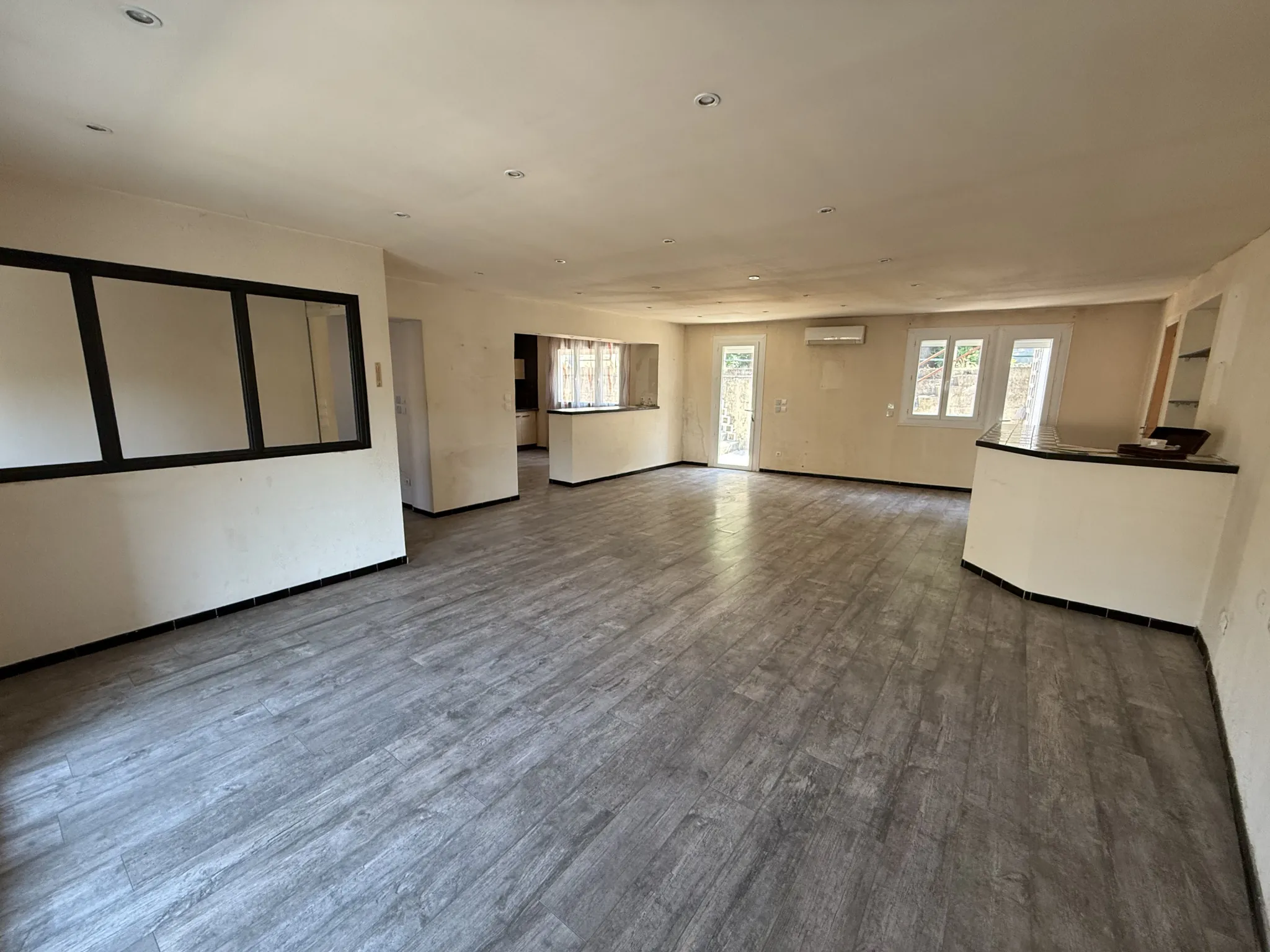 Maison de 147 m² avec grand garage et jardin en vente à Clermont l'Hérault 