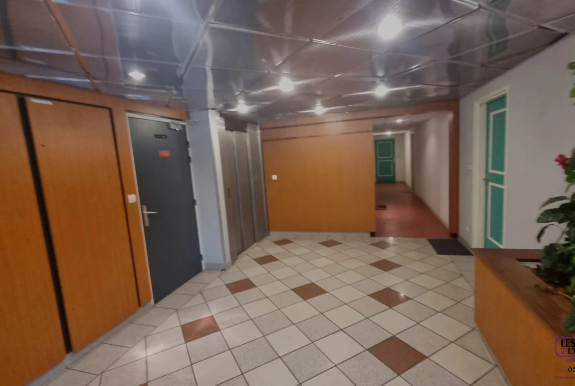 Appartement F2 à Metz Sablon avec terrasse, parking en sous-sol, environnement calme 