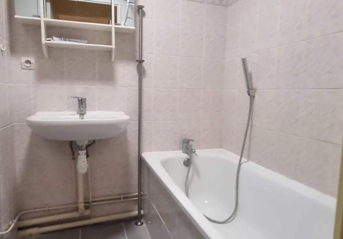 Appartement F2 à Metz Sablon avec terrasse, parking en sous-sol, environnement calme 