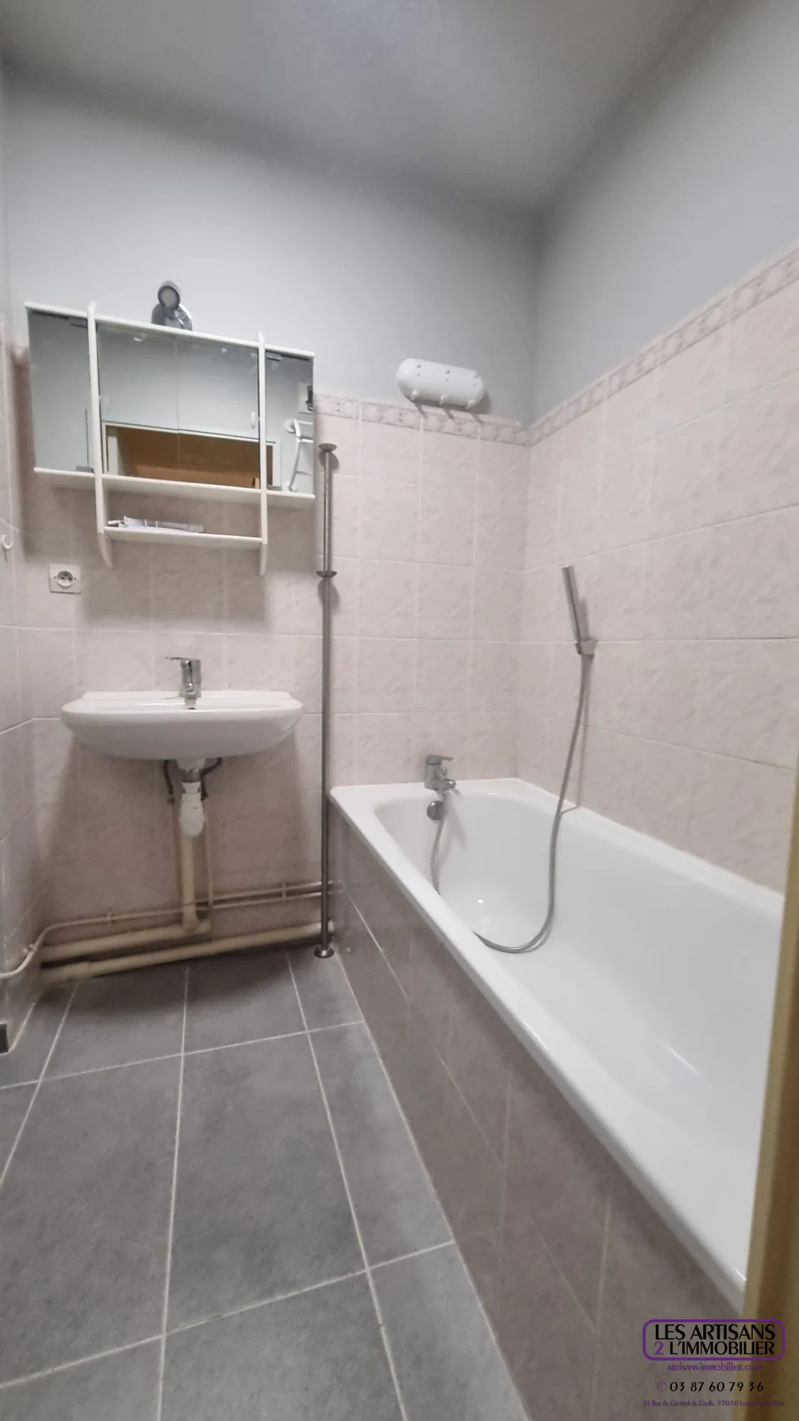 Appartement F2 à Metz Sablon avec terrasse, parking en sous-sol, environnement calme 