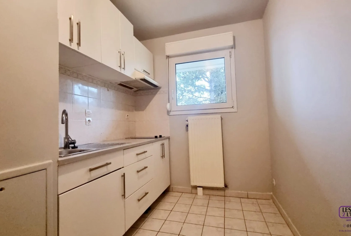 Appartement F2 à Metz Sablon avec terrasse, parking en sous-sol, environnement calme 