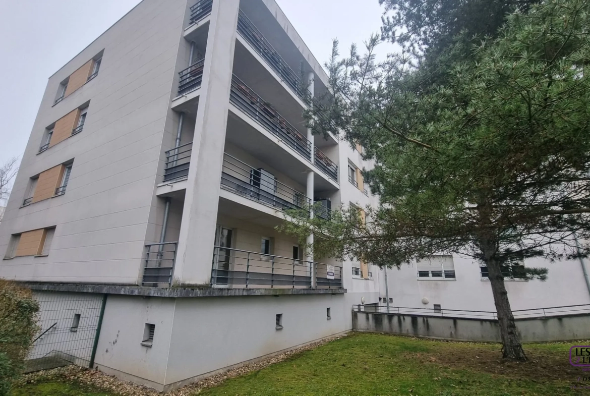 Appartement F2 à Metz Sablon avec terrasse, parking en sous-sol, environnement calme 