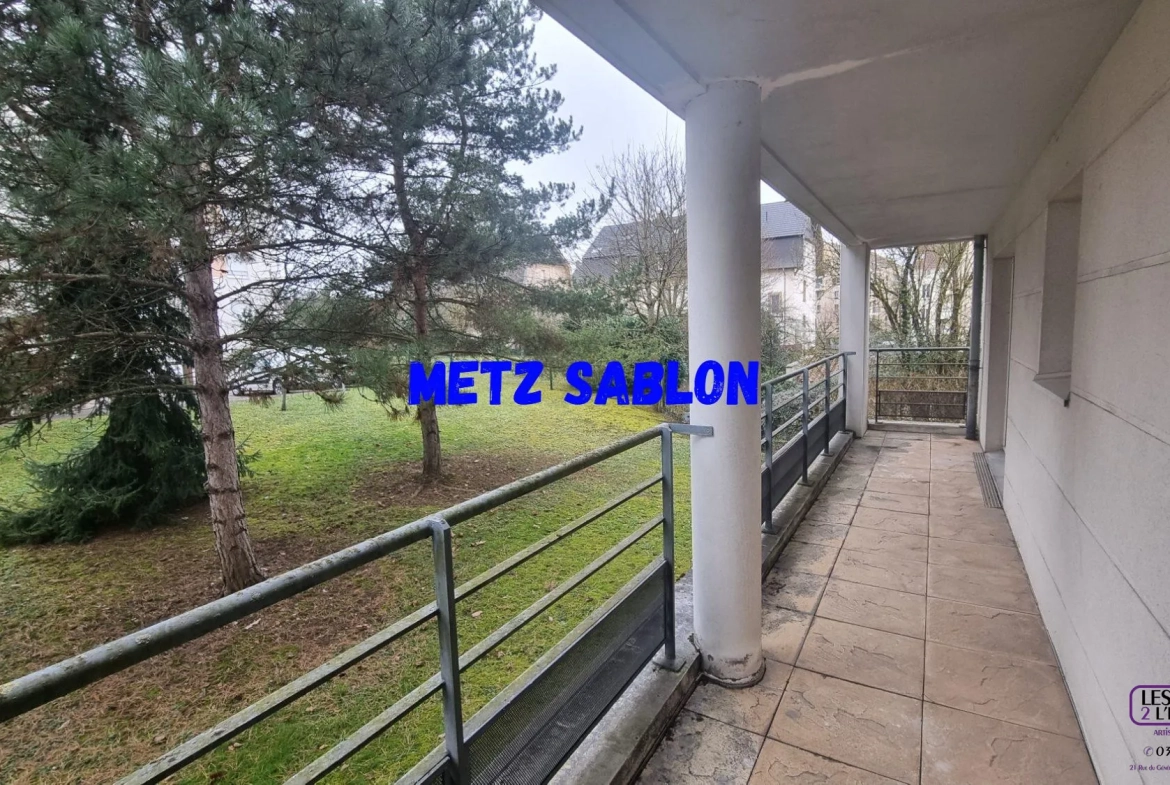 Appartement F2 à Metz Sablon avec terrasse, parking en sous-sol, environnement calme 