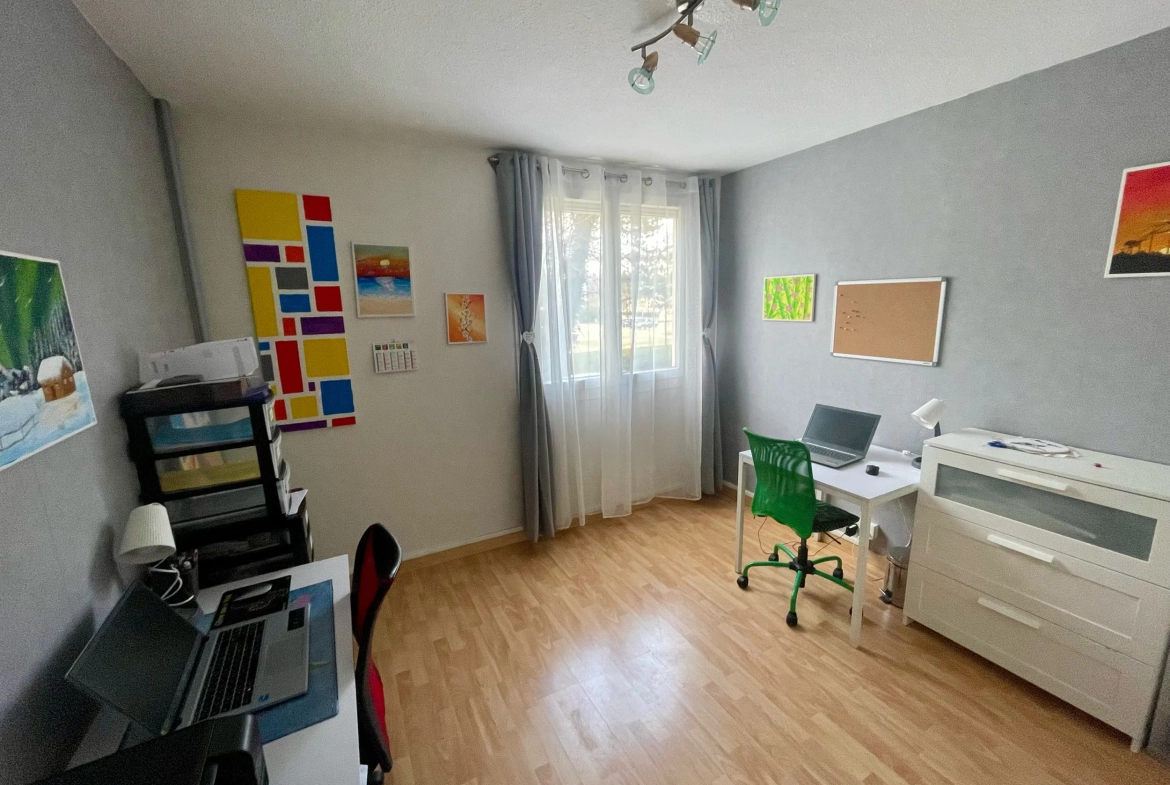Appartement à vendre de 94 m² à Le Pont-de-Claix avec balcon et cave 