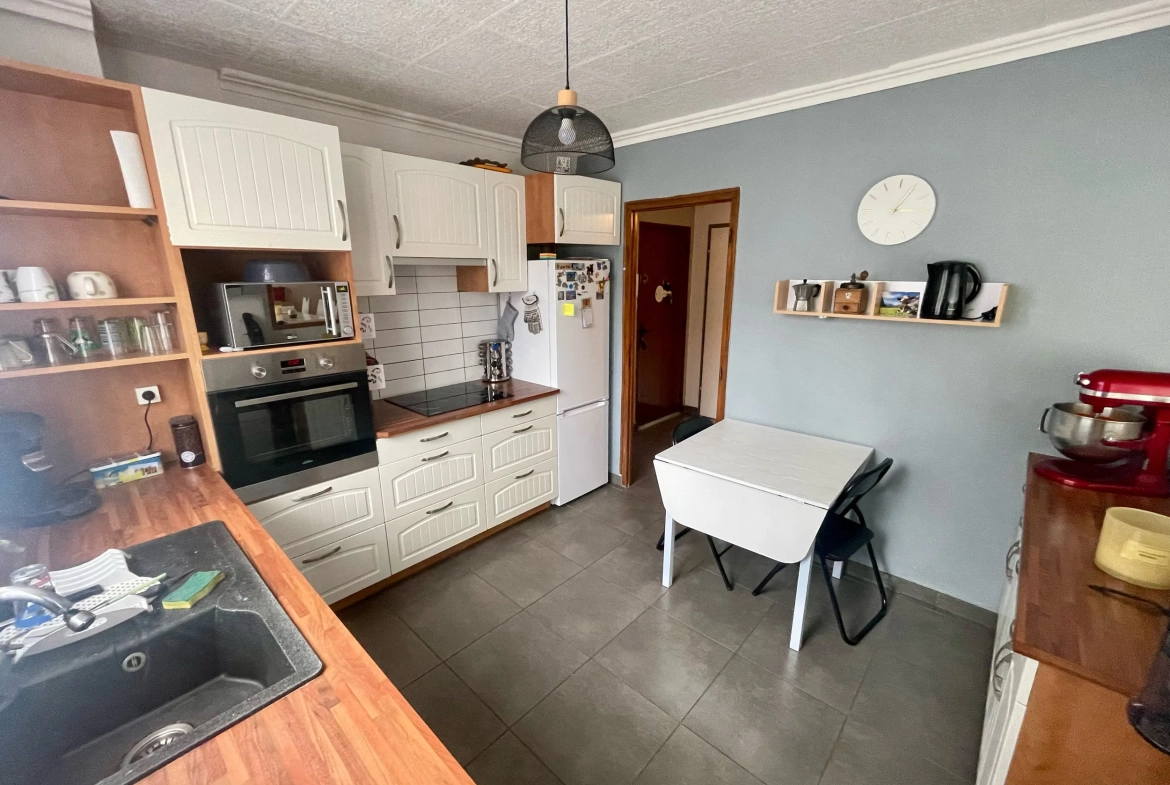 Appartement à vendre de 94 m² à Le Pont-de-Claix avec balcon et cave 
