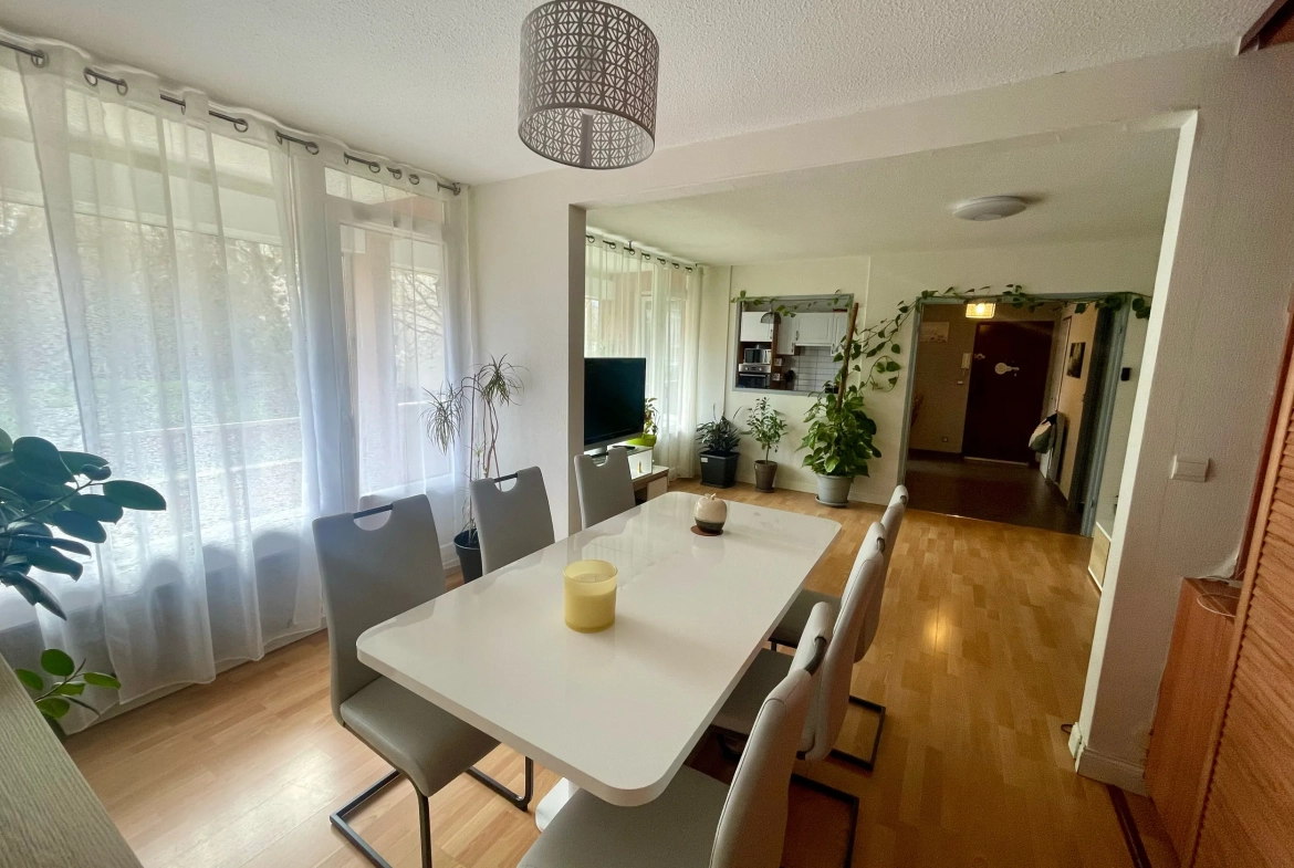 Appartement à vendre de 94 m² à Le Pont-de-Claix avec balcon et cave 