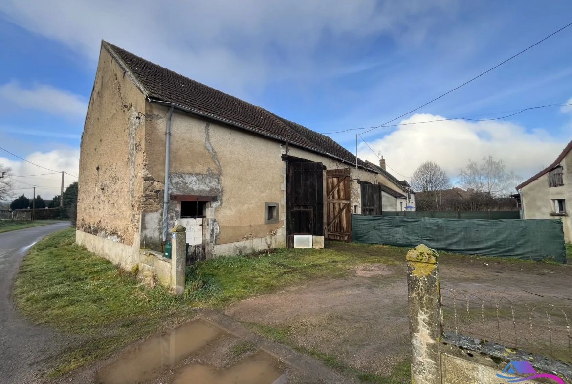 GRANGES Belle maison de campagne avec jardin et granges à Châteauaumeillant 