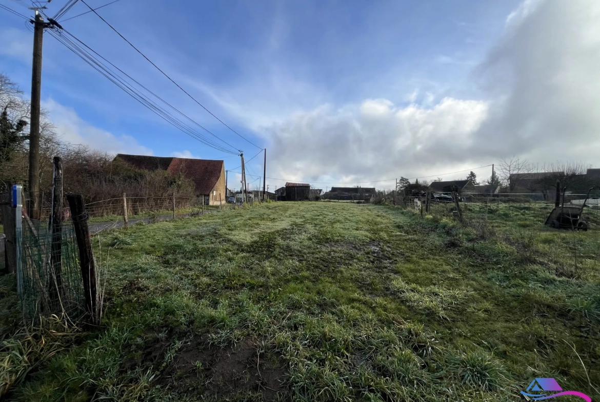 TERRAIN NON ATTENANT Belle maison de campagne avec jardin et granges à Châteauaumeillant 
