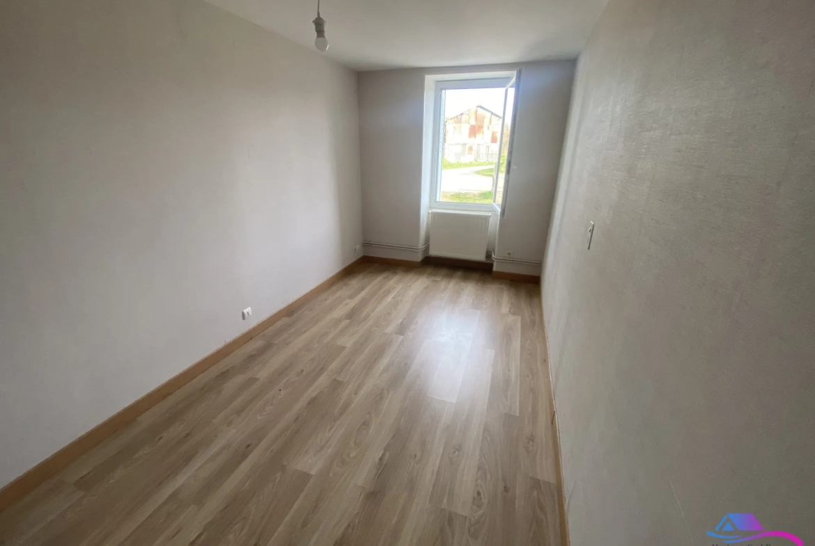 CHAMBRE 1 Belle maison de campagne avec jardin et granges à Châteauaumeillant 