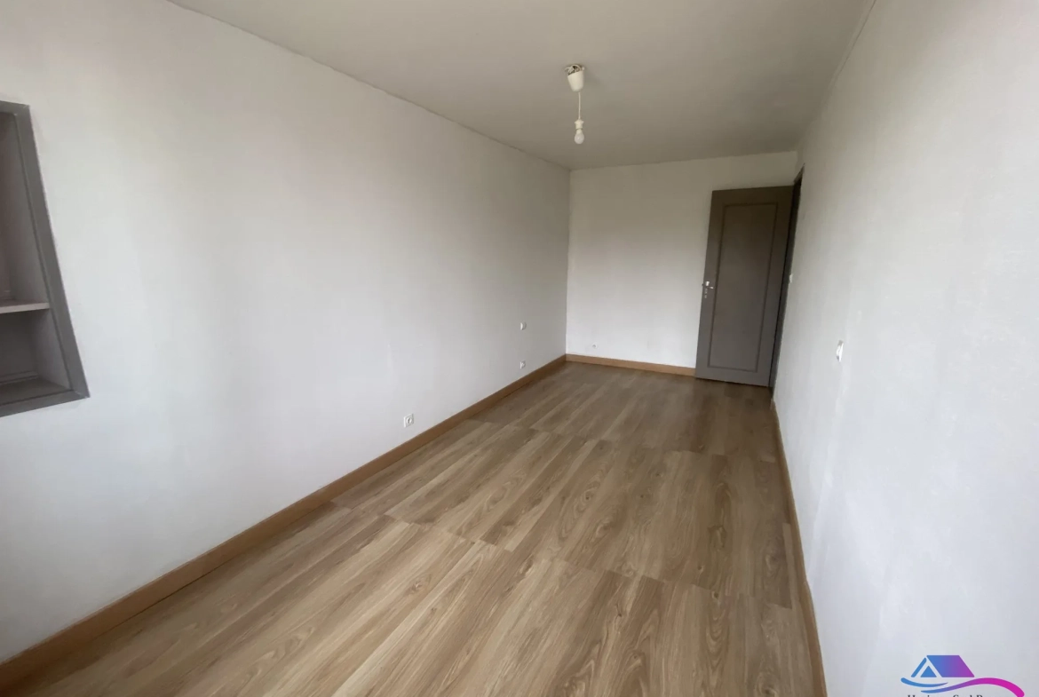 CHAMBRE 2 Belle maison de campagne avec jardin et granges à Châteauaumeillant 