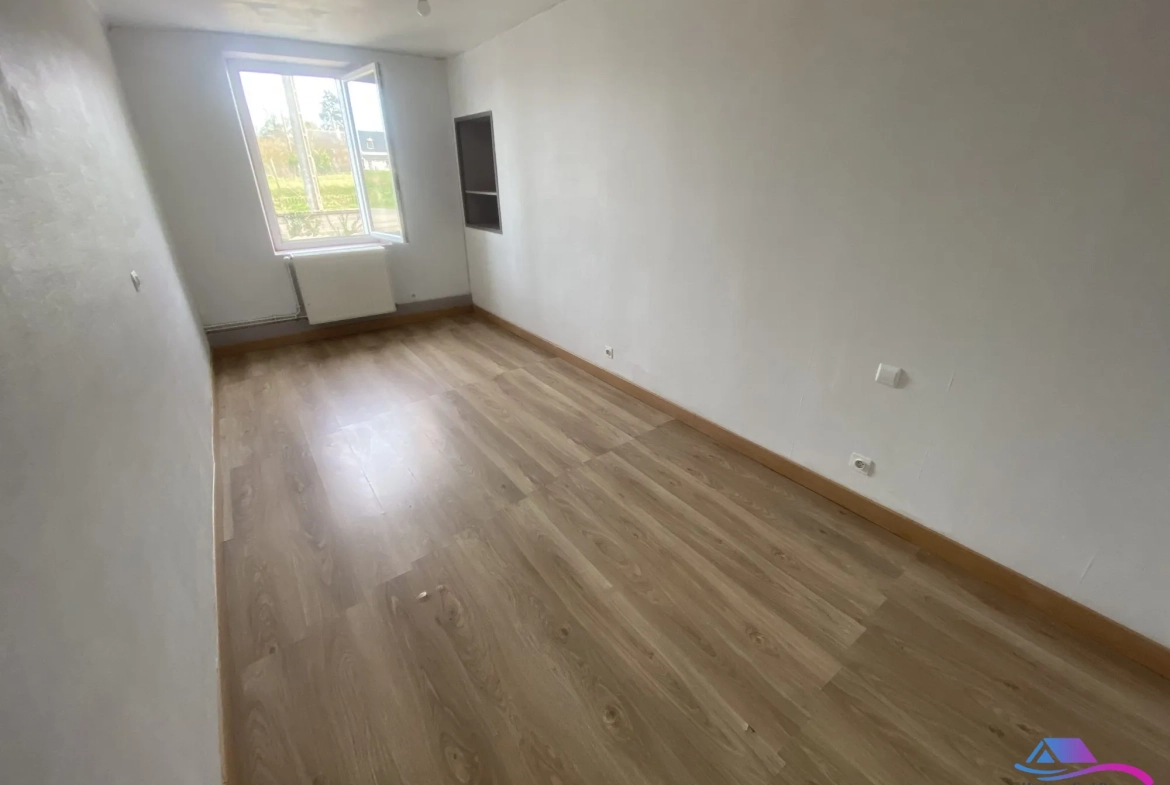 CHAMBRE 2 Belle maison de campagne avec jardin et granges à Châteauaumeillant 
