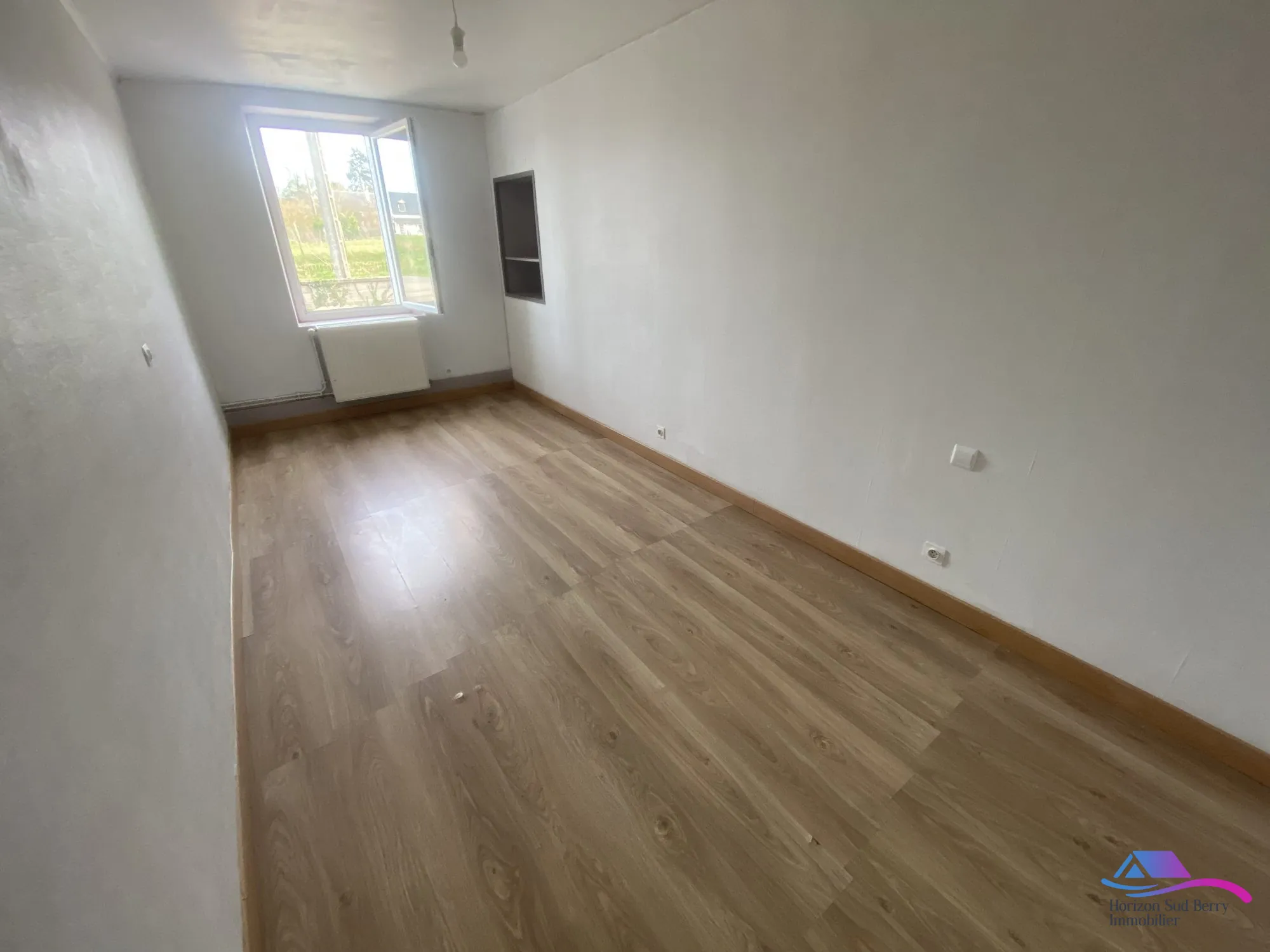 CHAMBRE 2 Belle maison de campagne avec jardin et granges à Châteauaumeillant 
