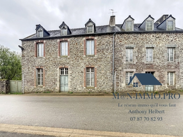 Ensemble de deux maisons à rénover à Uzel, 285 m2 habitables, proche bourg
